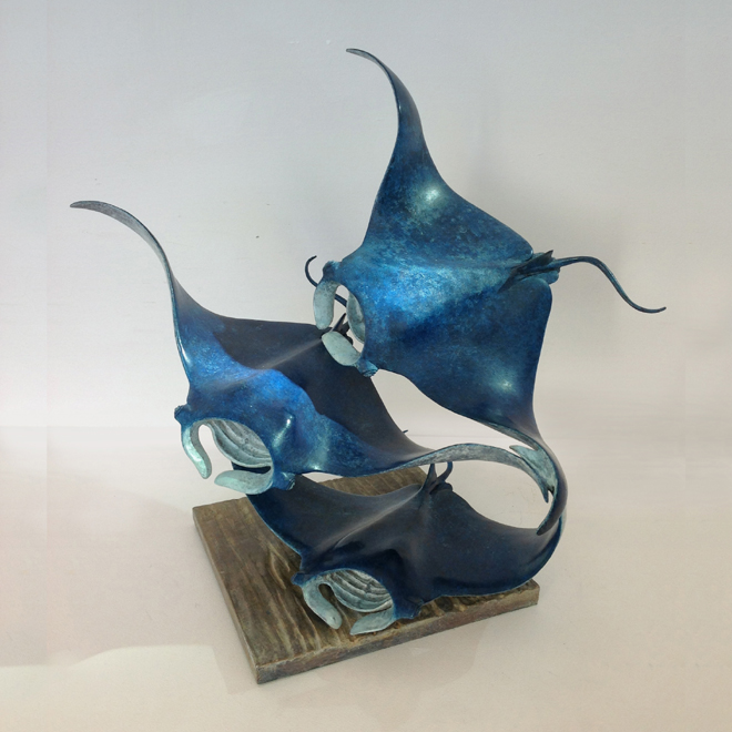 bronze manta ray sculpture